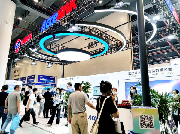 第十九届“中国光谷”国际光电子展览会 星际娱乐科技  |  让光引领梦想